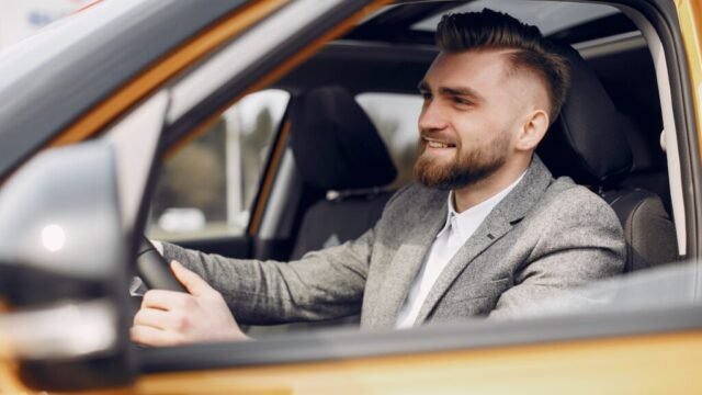 handsome-elegant-man-car-salon-1024×683-1