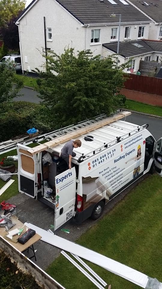 MJ-Roofing-More-Team-Working